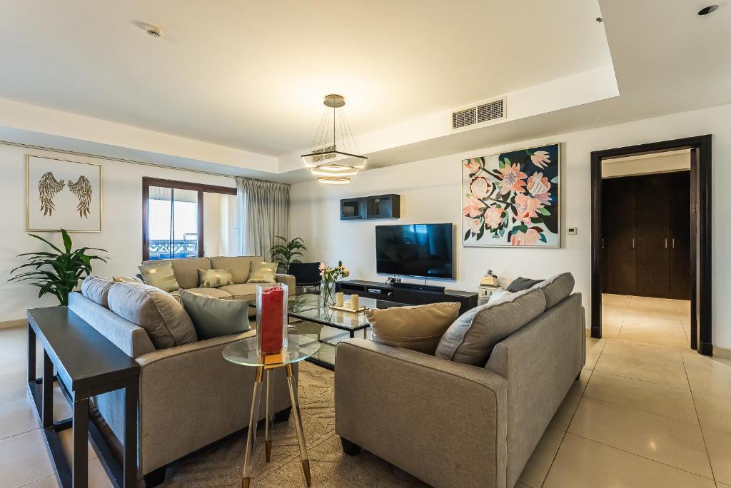 هتل رنوتید ۴ بی دی آر این پالم جمیرا - Renovated 4BDR in Palm Jumeirah