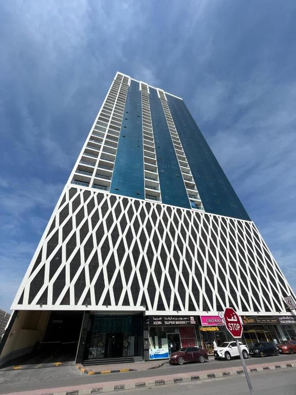 هتل ۲ب اچ کی اواسیس تاور ۲۳ 2bhk oasis tower 23
