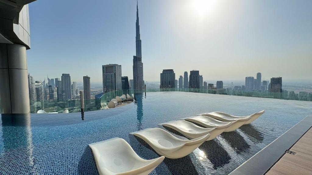 هتل ۲بی آر های فلور اینفینیتی پول و/برج خلیفه ویو - 2BR High Floor Infinity Pool w/ Burj Khalifa view