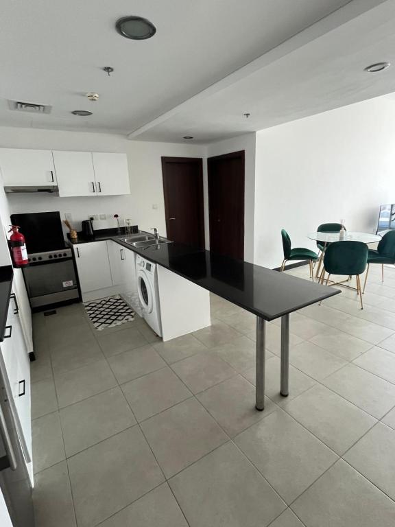 هتل اسپیشس کازی بیدروم این آل صوفوح - Specious cosy bedroom in Al Sufouh
