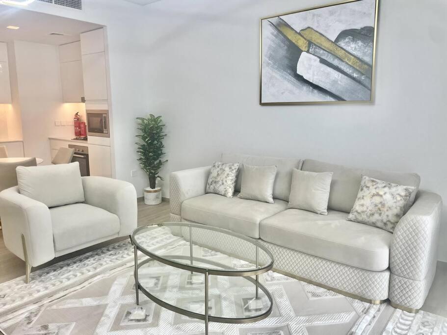 هتل های فلور ۱ بی اچ کی ویت گریت ویو - High Floor 1 BHK with great view