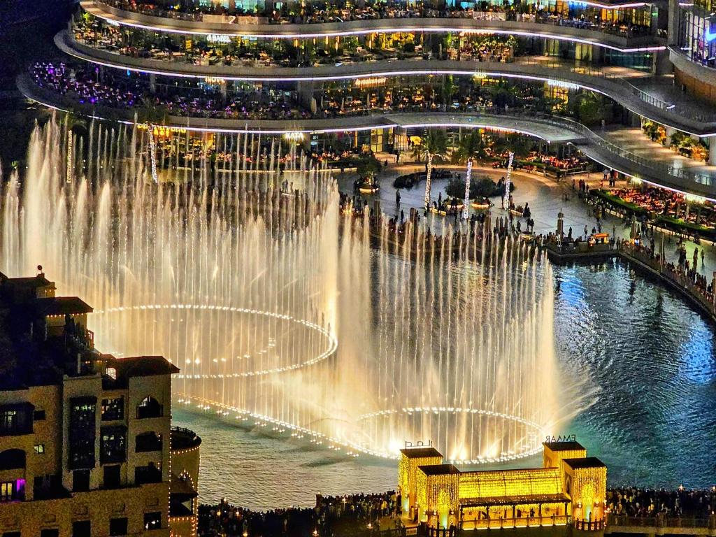 هتل لاکچریس ۳ بی آر ویت فول برج خلیفه ال ای دی اند فول فانتین ویوز - Luxurious 3 BR with Full Burj Khalifa LED and Full Fountain views