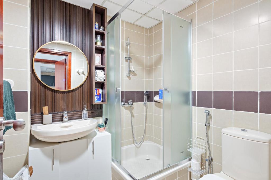 هتل وان بی آر فلت کلوز تو فیمس د ال اس کلاب گلف کورس - 1BR flat close to famous The Els Club golf course