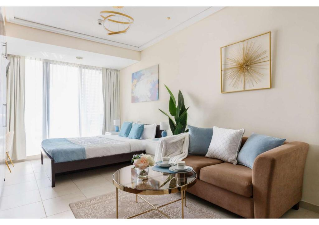 هتل اِلوِیت یور لایف استایل اِت گُلدکِرِست بی ال دی جی. - Elevate your lifestyle at Goldcrest BLDG.