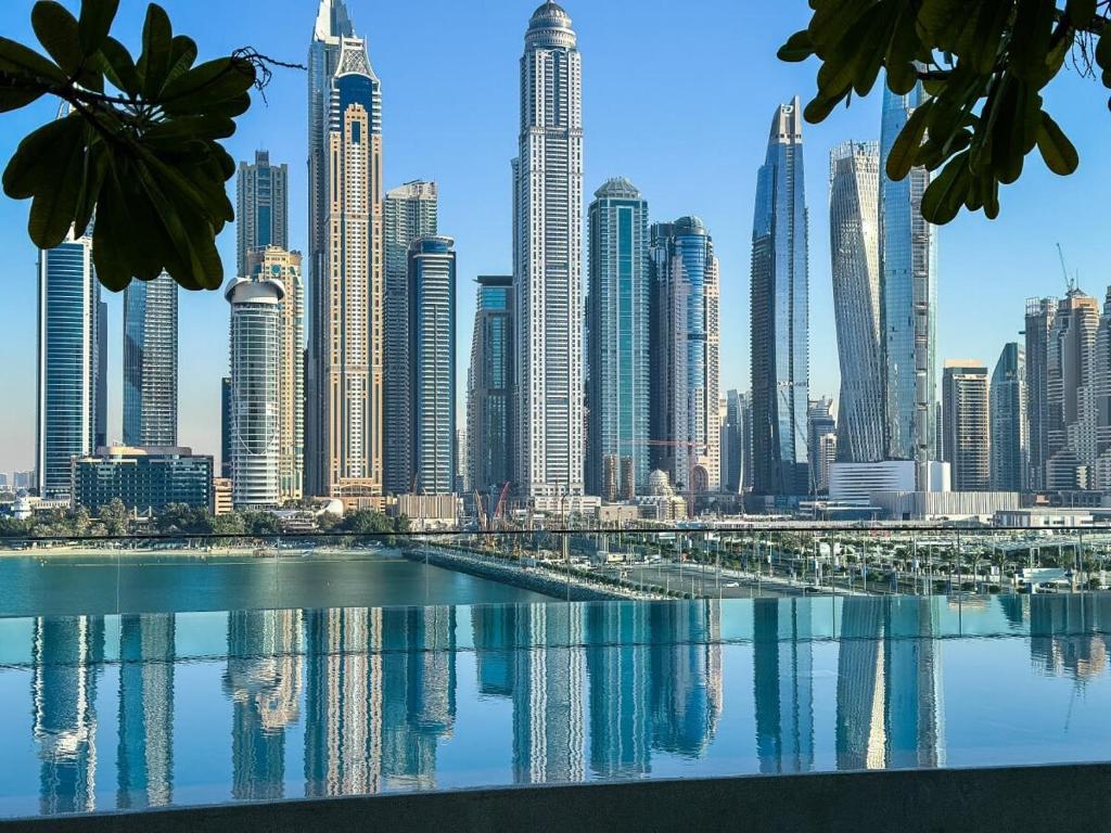 هتل ویبرنت 1بی آر آپارتمان ویت مارینا و اوشن ویو - Vibrant 1BR Apartment with Marina & Ocean View