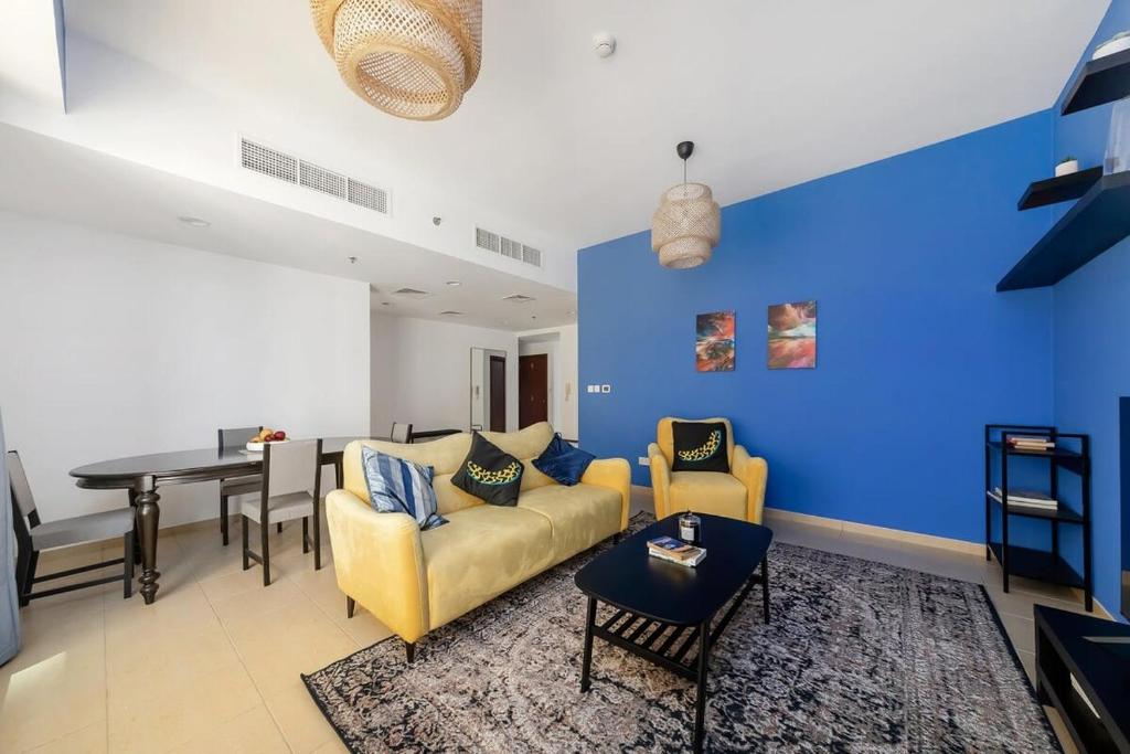 هتل کامفرتبل بیچفرانت 2 بی آر آپارتمان - جی بی آر - Comfortable Beachfront 2BR Apartment - JBR