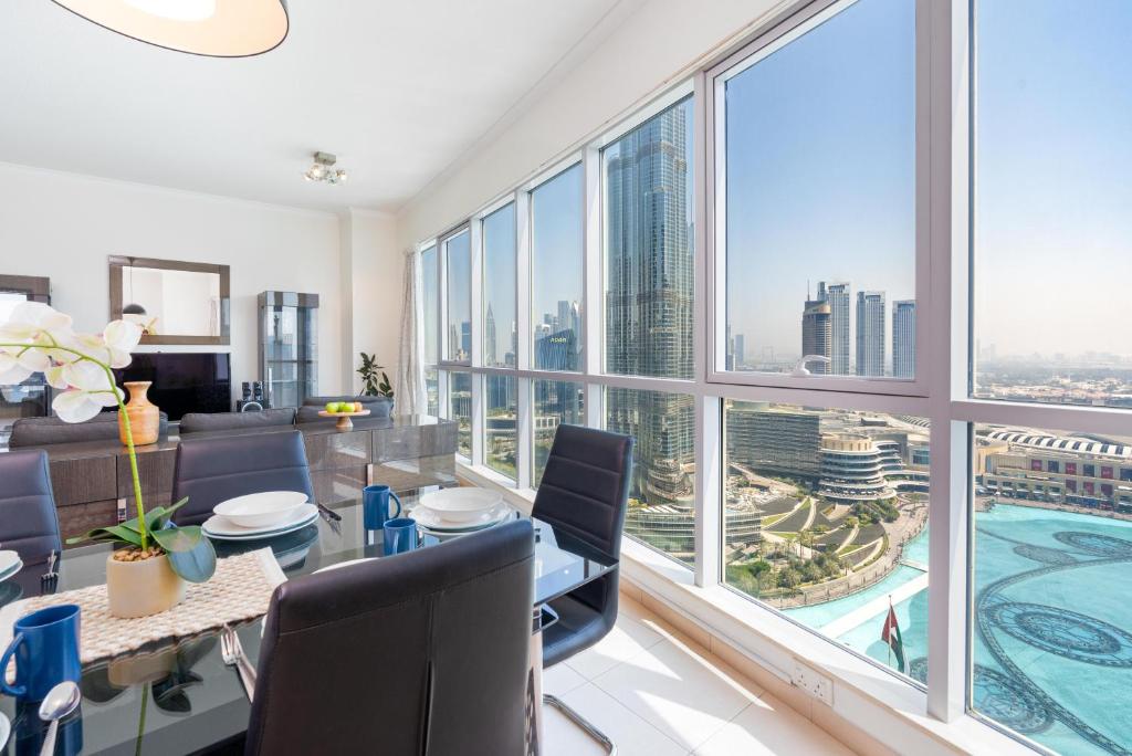 هتل اینکریدبل فاونتین ویوز ۲.۵ بی آر برج ریزیدنسز - Incredible Fountain Views 2.5 BR Burj Residences