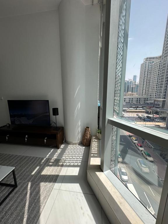 هتل برايت اند پرفکتلی لوکیتد 1 بَدْروم این مارینا - Bright and perfectly located 1 bedroom in Marina