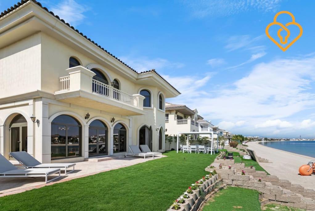 هتل کی‌زپلیز آپگریدد ۴ بی‌آر ویلا پرایوت بیچ اند پول، پالم جمیرا - Keysplease Upgraded 4BR Villa Private Beach & Pool, Palm Jumeirah