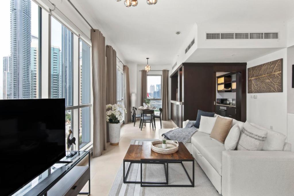 هتل کلاس هوم-استنینگ 1BR آپارتمان ویت فول برج خلیفه ویو-5مین واک تو دبی مال - Class Home-Stunning 1BR Apartment with full Burj Khalifa View-5min walk to Dubai Mall