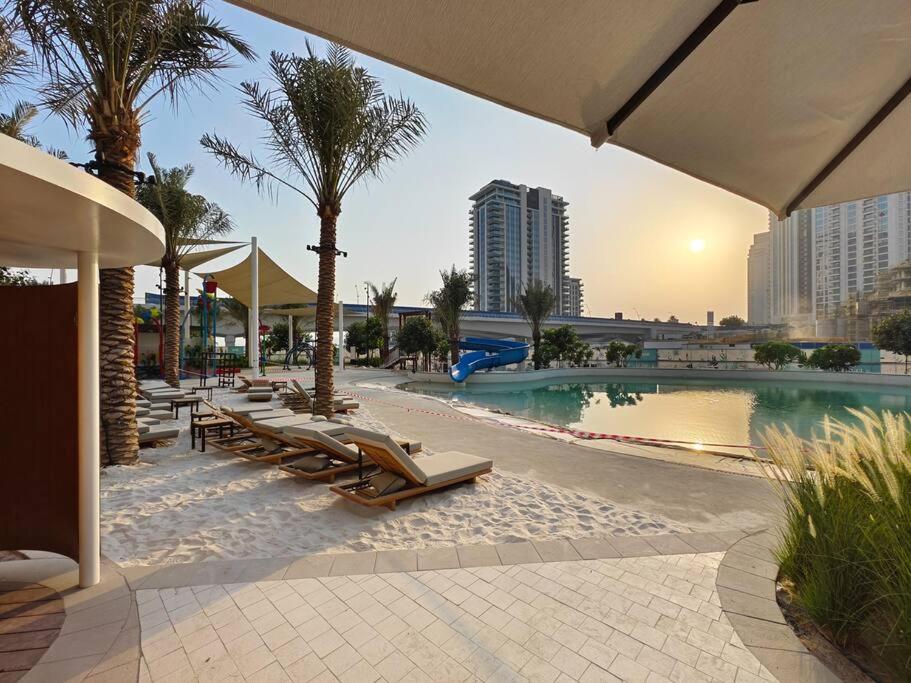 هتل دبی کریک اسکیپ: لاکچری ۳ بی آر ناتیکال گراندور - Dubai Creek Escape: Luxury 3BR Nautical Grandeur