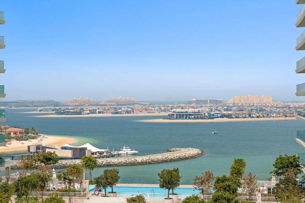 هتل سیلک هاوس بیچ وایبز این تاور وید پرایوت بیچ - Silkhaus Beach Vibes in Tower with Private Beach