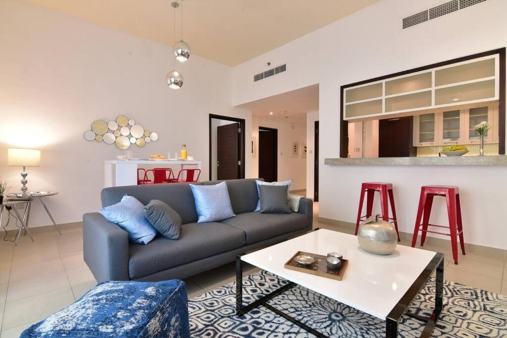هتل فِرست کلاَس ۱ بی آر این پرایم لوکیشن فروم دبی مال - FIRST CLASS 1BR in Prime Location from Dubai Mall
