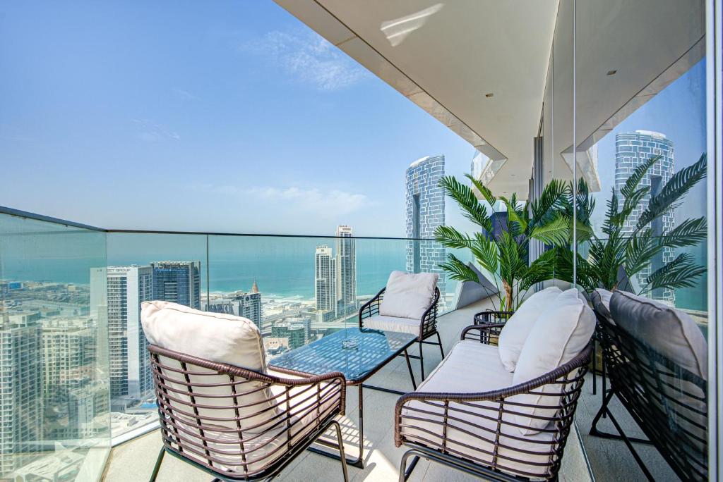 هتل تروفی - لاکچری مون کالکشن و ۳۶۰ مارینا یات کلاب ویوز - Trophy - Luxury Moon Collection w 360 Marina Yacht Club views