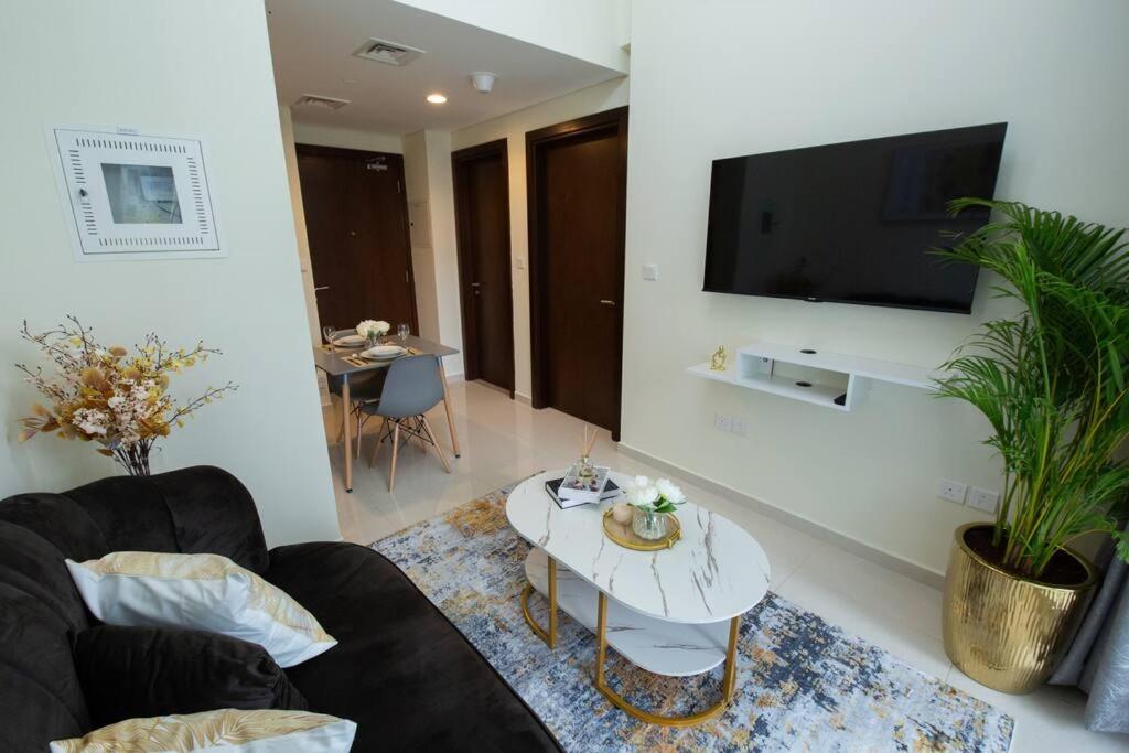 هتل کوزی ۱ بی آر وِد آ ویو آُف د کانال ۵ مین واک تو دبی مال - Cozy 1BR with a view of the Canal 5min walk to Dubai Mall