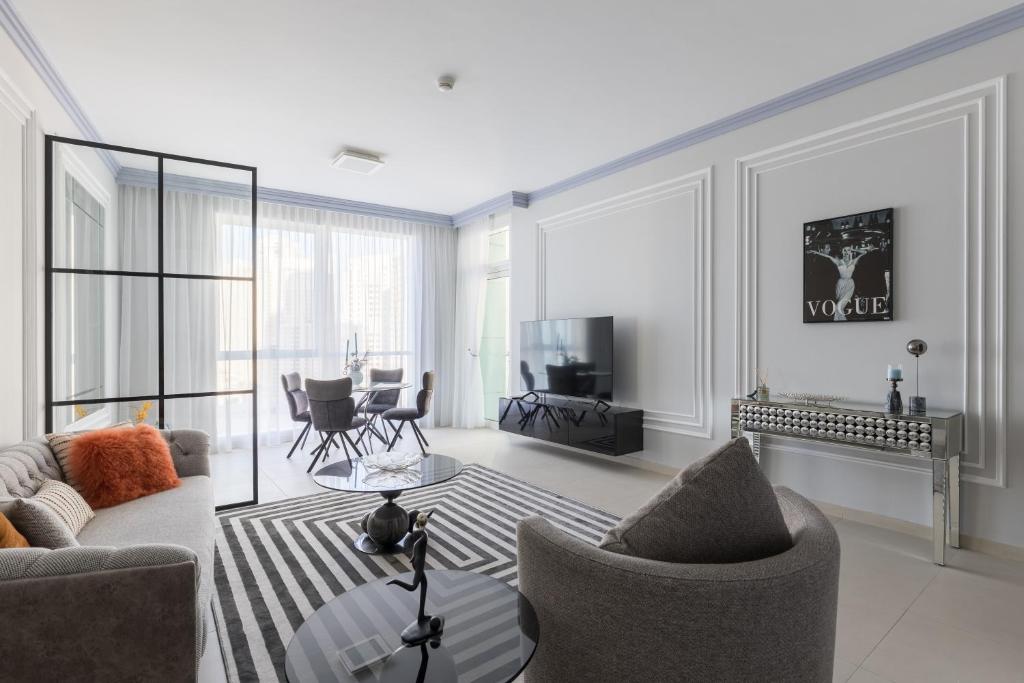 هتل اسپی شیس ۱ بی آر آپارتمان آن د بیچ فرانت آو جی بی آر - Spacious 1 BR apartment on the beachfront of JBR