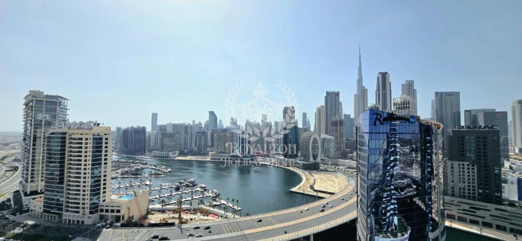 هتل رویالتون - وایبرنت سیتی اسکیپ ۱BR نکست تو بیزینس بی کانال - Royalton - Vibrant Cityscape 1BR Next to Business Bay Canal