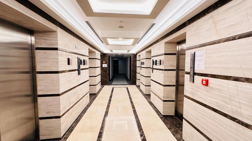 هتل لاکچری اسپیشس آپارتمان نیر داون تاون ویت بالکنی اند فری پارکینگ بای بل ویللا - Luxury Spacious Apartment Near Downtown with Balcony and Free Parking by Belvilla