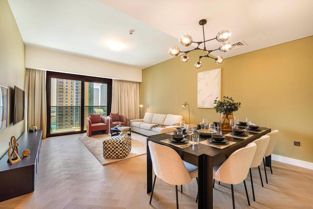هتل لاکس ۳ بی آر آپارتمان ویت اسکای لاین ویو - Luxe 3BR Apartment with Skyline View