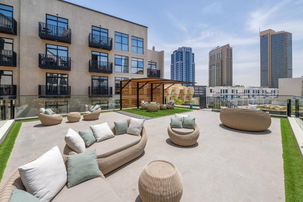 هتل بوهویی استایل 1 بی درا با هیوج تراس، لکس پول و جیم - Boho Style 1 Bdr With Huge Terrace, Lux Pool &gym