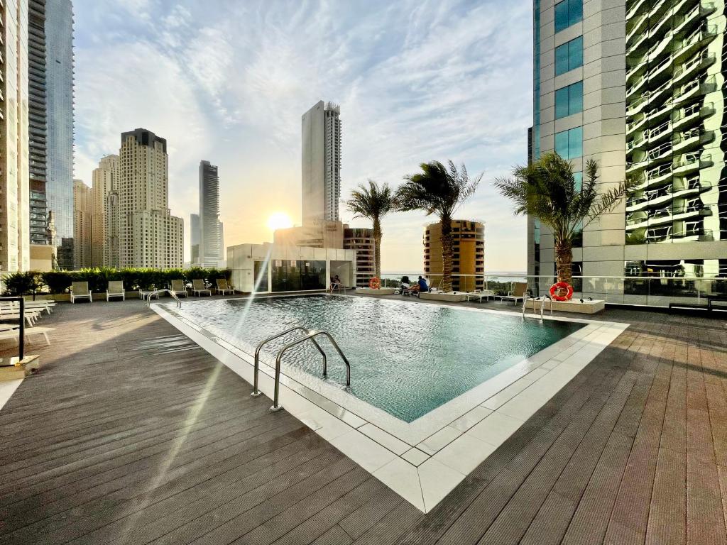 هتل ۲-بی دی آر، دبی مارینا، کانال اند سیتی ویو - 2-BDR, Dubai Marina, Canal and city view