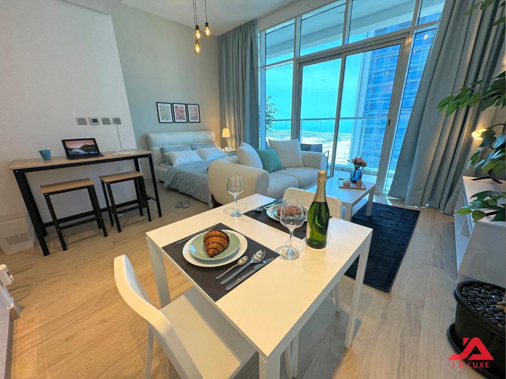 هتل استایلش مارینا اند سی ویو استودیو این استودیو وان، دبی مارینا - Stylish Marina & Sea View Studio in Studio One, Dubai Marina