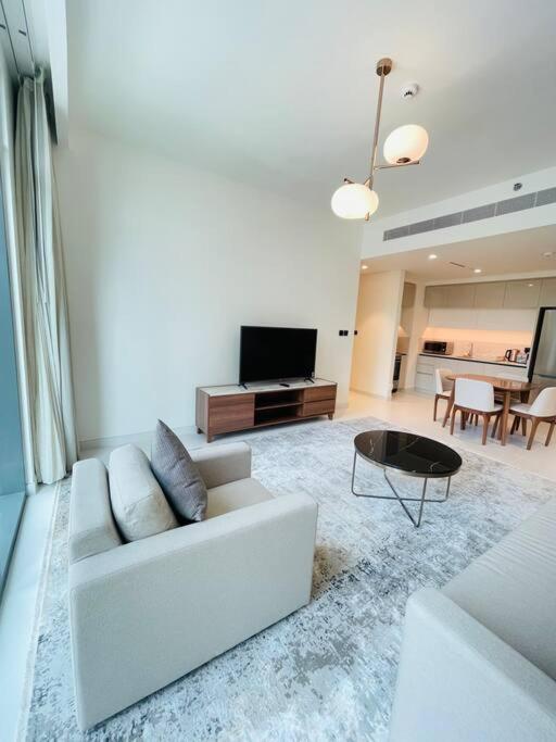 هتل مارینا ویستا لاکچری: ۱-بی آر ویت بریتکِیْنگ ویوز - Marina Vista Luxury: 1-BR with Breathtaking Views