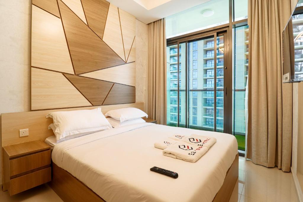 هتل دلاکس وان بدروم آپارتمان در آیکون تاور شیخ زاید رود دبی - ایزی تراک ویکیشن هومز - Deluxe One Bedroom Apartment in Aykon tower Sheikh Zayed Road Dubai - Ezytrac Vacation Homes