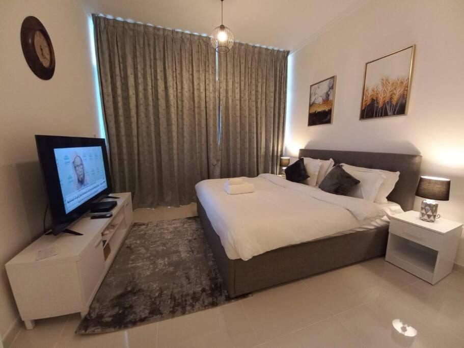 هتل فارنیشد استودیو این دامک هیلز - Furnished Studio in Damac Hills