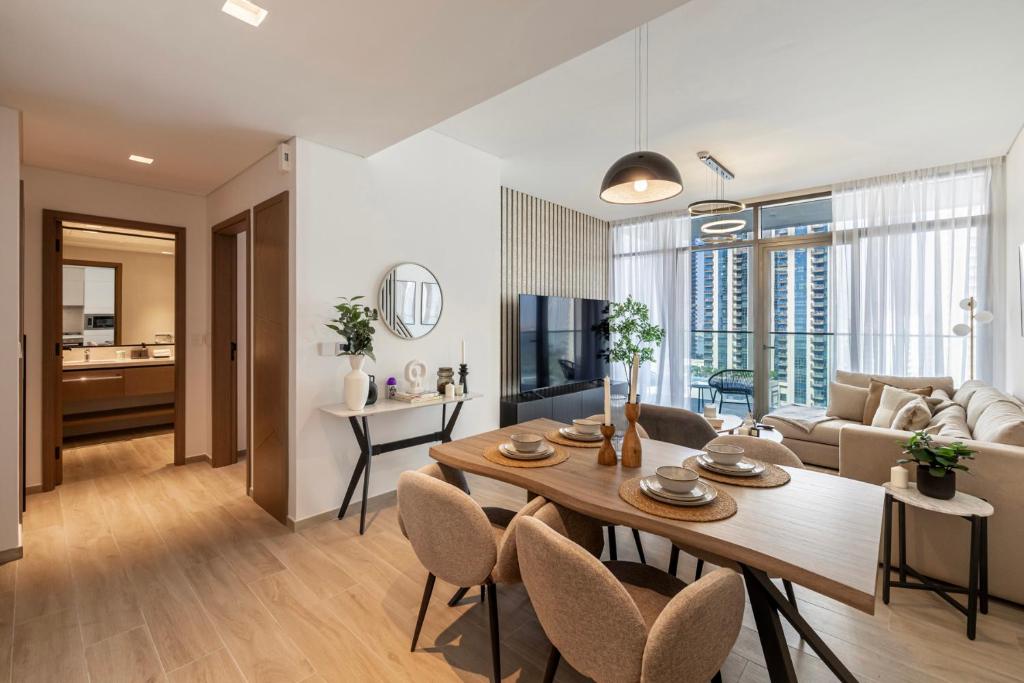 هتل لاگژوریوس ۱ بی ار سوئیت، دبی کریک هاربر - Luxurious 1BR Suite, Dubai Creek Harbour