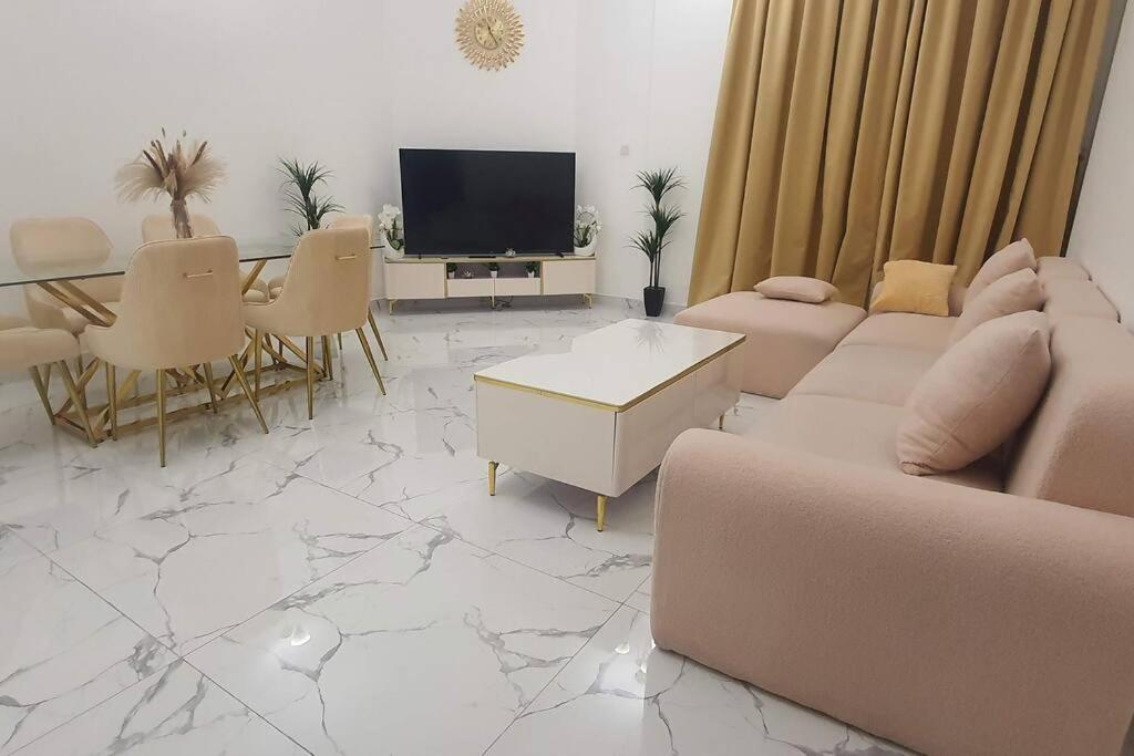 هتل لاکچری کریک-ویو ۲ بد روم آپارتمان، عجمان، امارات متحده عربی Luxury Creek-view 2 Bedroom apartment,Ajman, UAE