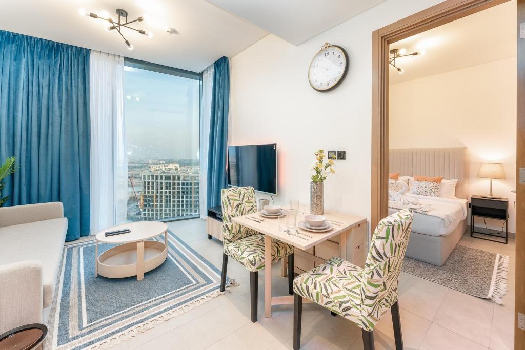 هتل استِی بای لَتینِم لاکچری ۱BR هالی دی هوم W1707 نیِر بُرج خلیفه - STAY BY LATINEM Luxury 1BR Holiday Home W1707 near Burj Khalifa