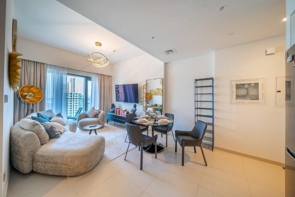 هتل اسپیشس ۱ بی آر آپارتمان این برج رویال داون تاون و نیر تو دبی مال - Spacious 1BR Apartment in Burj Royale Downtown & near to Dubai Mall