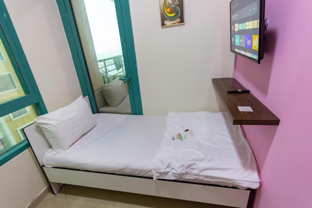 هتل ام سی بادجت رومز فور گیرلز آپارتمان شماره ۴۲۰۲ - MC Budget Rooms for Girls Apartment Number 4202