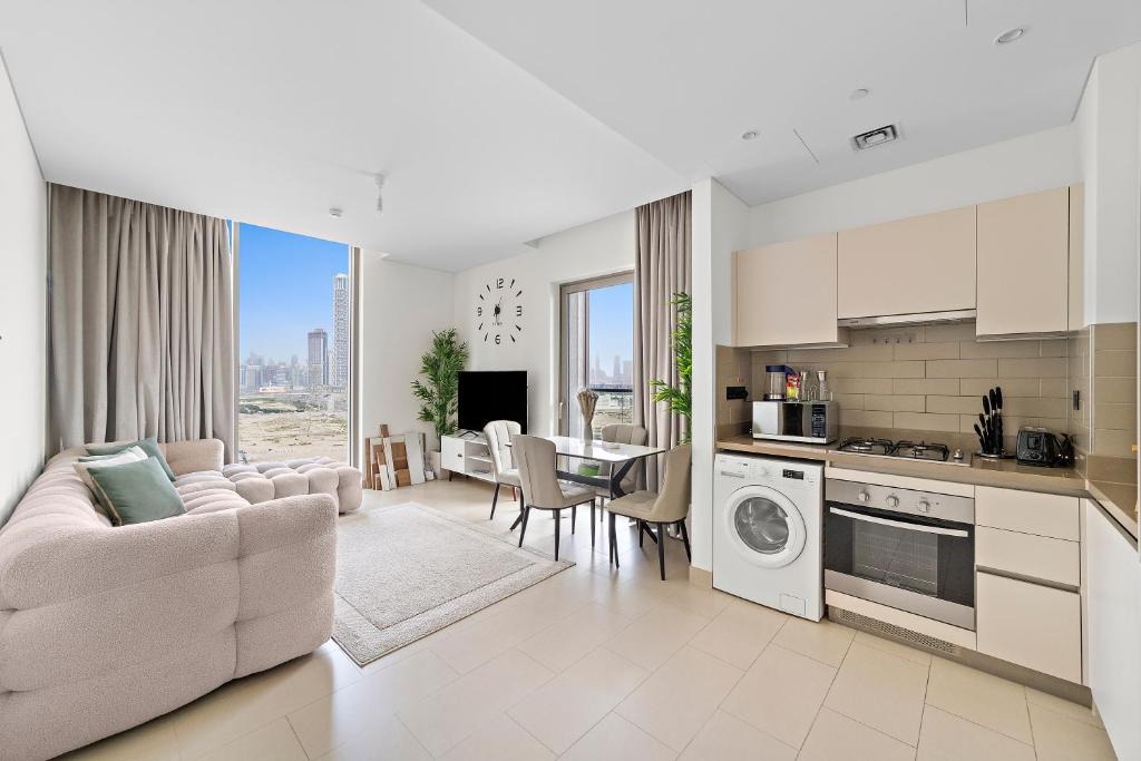 هتل شیک ۲ بی آر آپت سوبها کریک ویستاس - Chic 2BR APT Sobha Creek Vistas