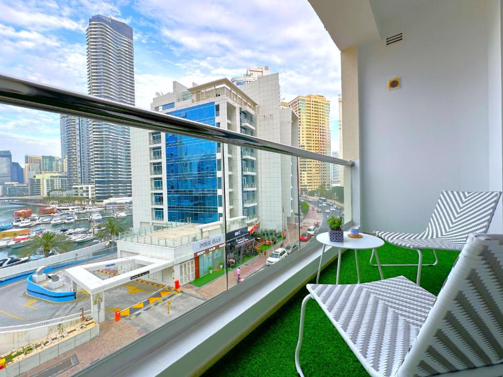 هتل لوکژری برند نیو استودیو و/ بالکنی اند مارینا ویو - Lxury Brand New Studio w/ Balcony and Marina View