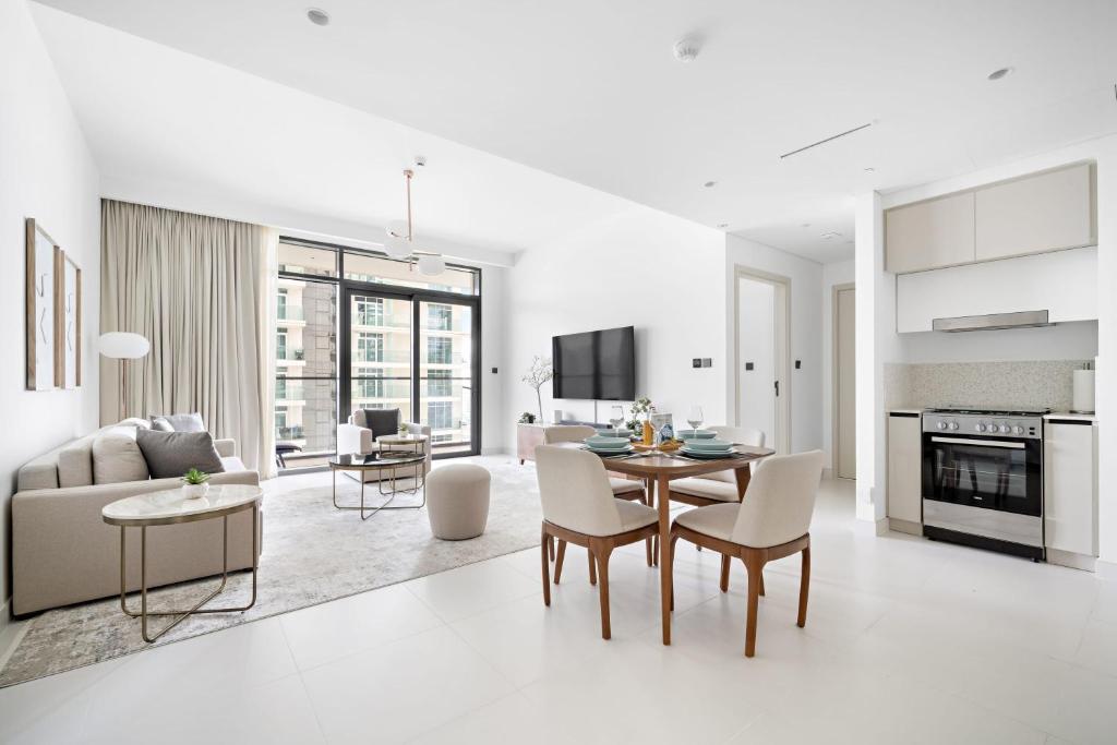 Silkhaus Sea and City View 1BDR in Marina Vista