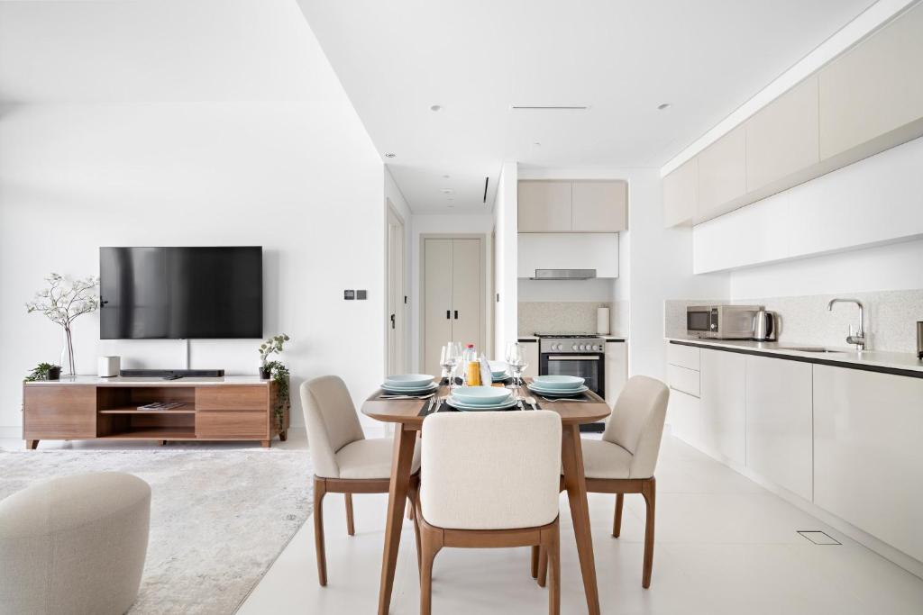 Silkhaus Sea and City View 1BDR in Marina Vista