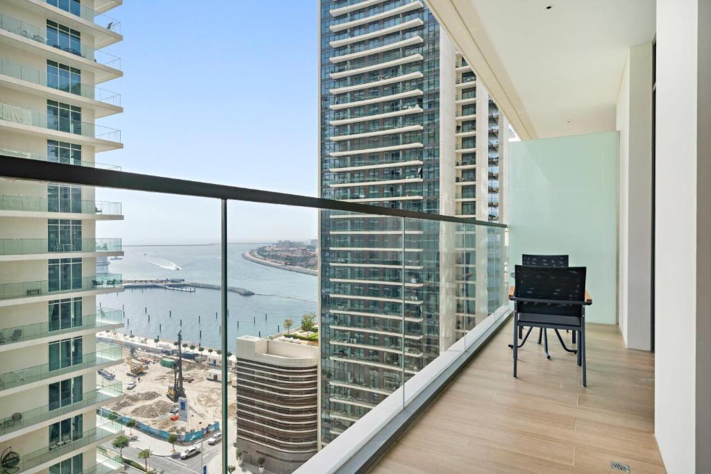 Silkhaus Sea and City View 1BDR in Marina Vista