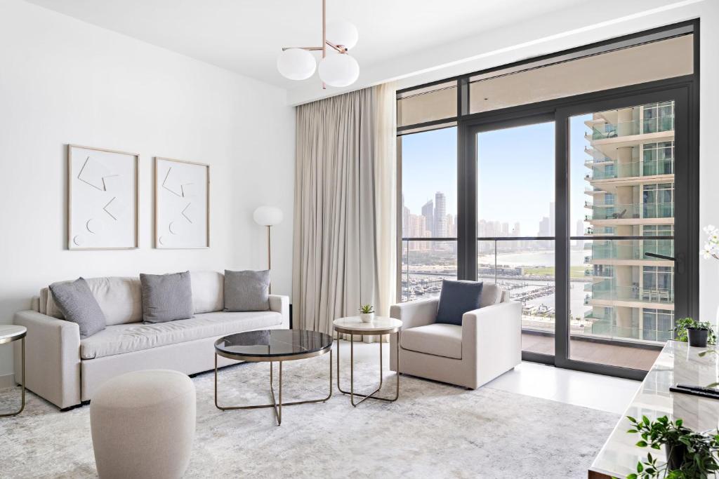 Silkhaus Sea and City View 1BDR in Marina Vista