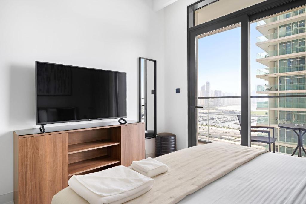 Silkhaus Sea and City View 1BDR in Marina Vista