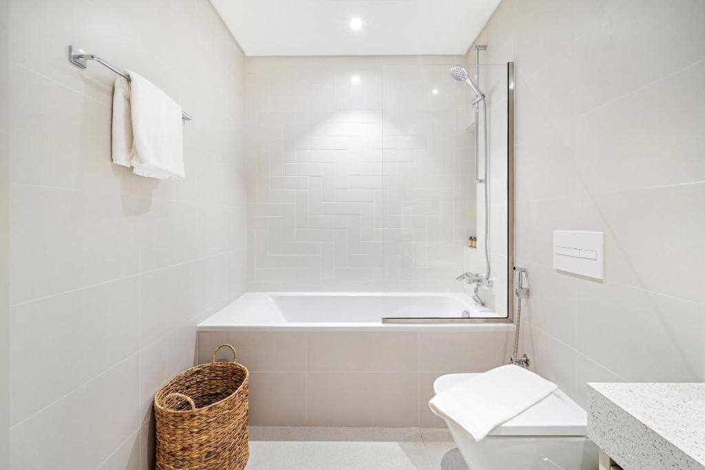 Silkhaus Sea and City View 1BDR in Marina Vista