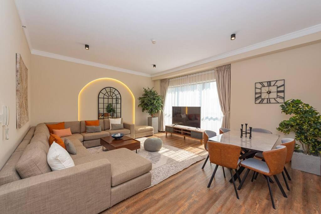 هتل اسپشال آفر، ۲-بی اچ کی وید سی اند مارینا ویوز - Special Offer, 2-BHK With Sea And Marina Views