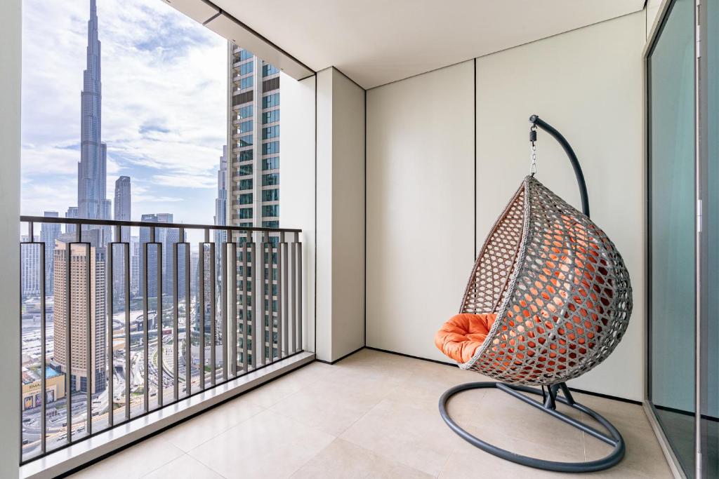 هتل بیوتیفول هوم آن ۴۵ث فلور وید فول برژ ویو - Beautiful Home on 45th Floor with Full Burj View