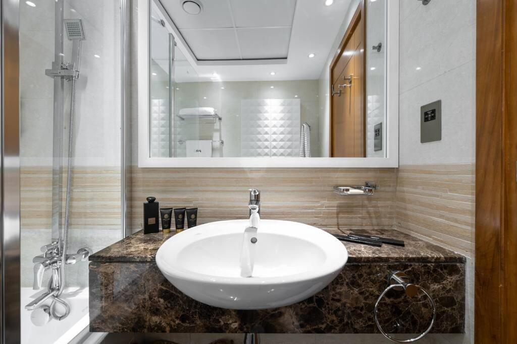 هتل ترایدنت گرند رزی دنس - ۲ بد روم آپارتمان! - Trident Grand Residence - 2 bedroom apartment!