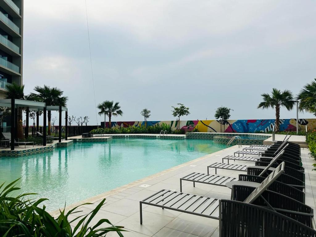 New Two-Bedroom Open View High Floor