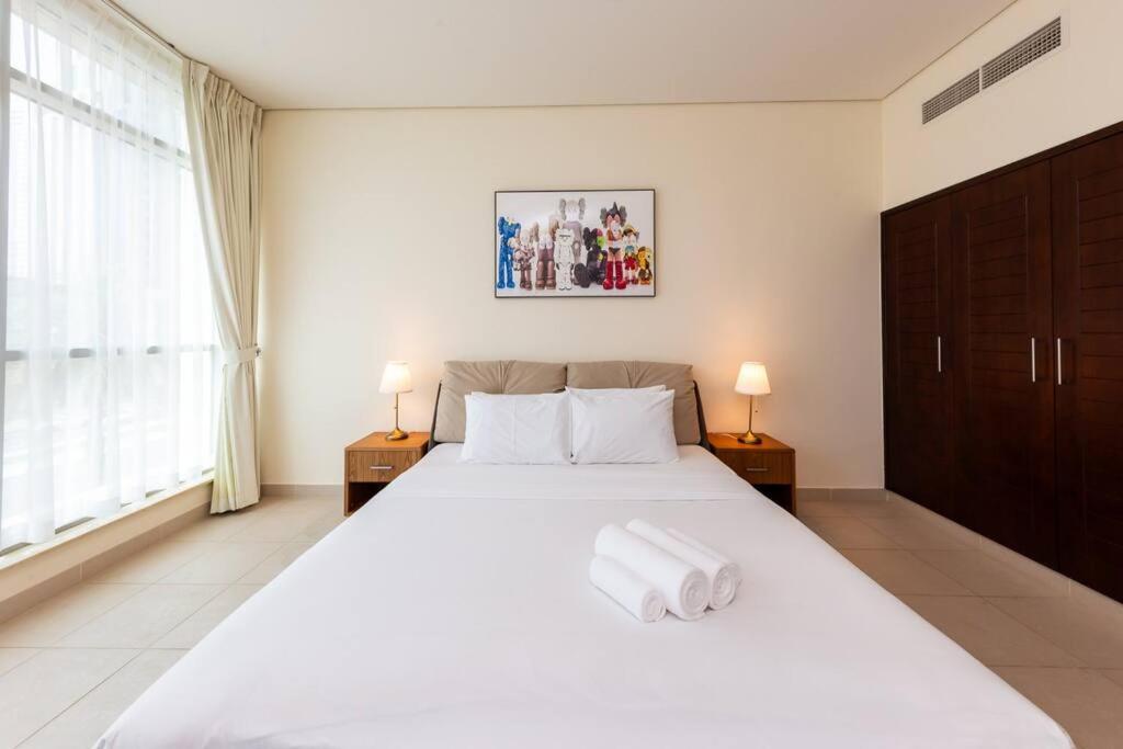 Beautiful 1BR near Burj Khalifa without balcony