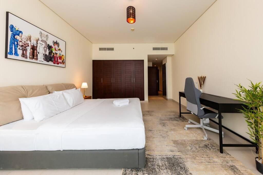 Beautiful 1BR near Burj Khalifa without balcony