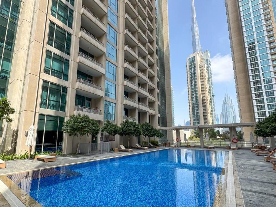 Beautiful 1BR near Burj Khalifa without balcony