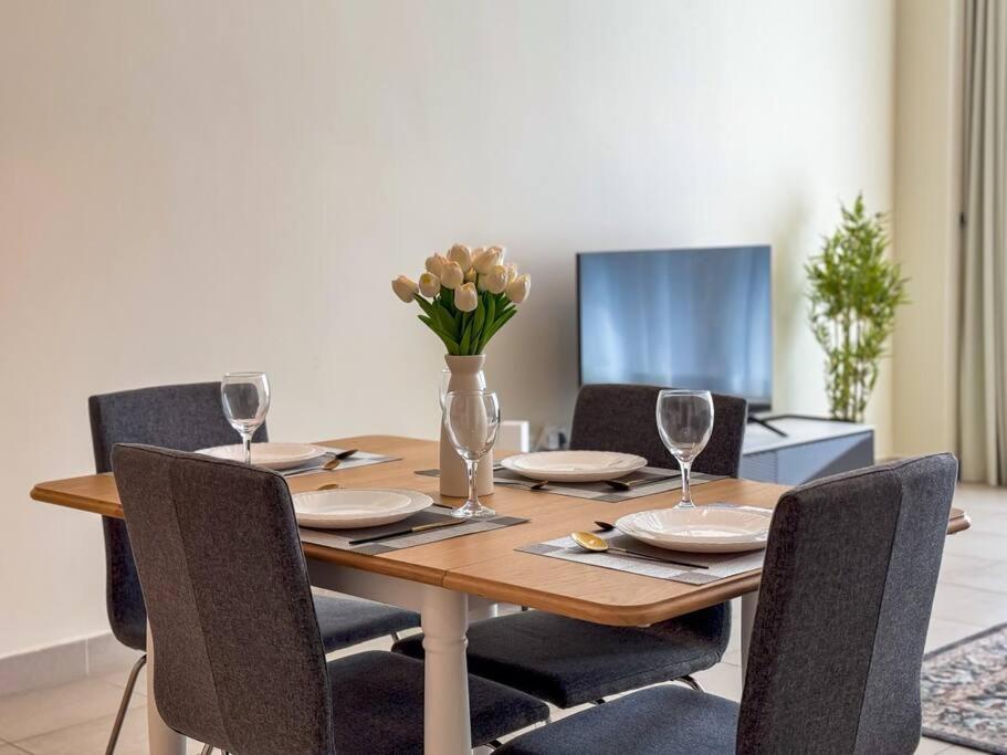 Beautiful 1BR near Burj Khalifa without balcony